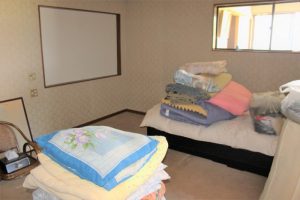 15. ２階寝室（８帖）